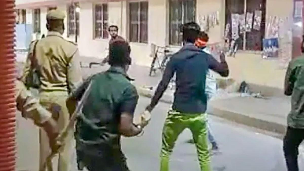 अहमद मुर्तजा अब्बासी ने गोरखनाथ मंदिर में तैनात सुरक्षाकर्मियों पर हमला किया था