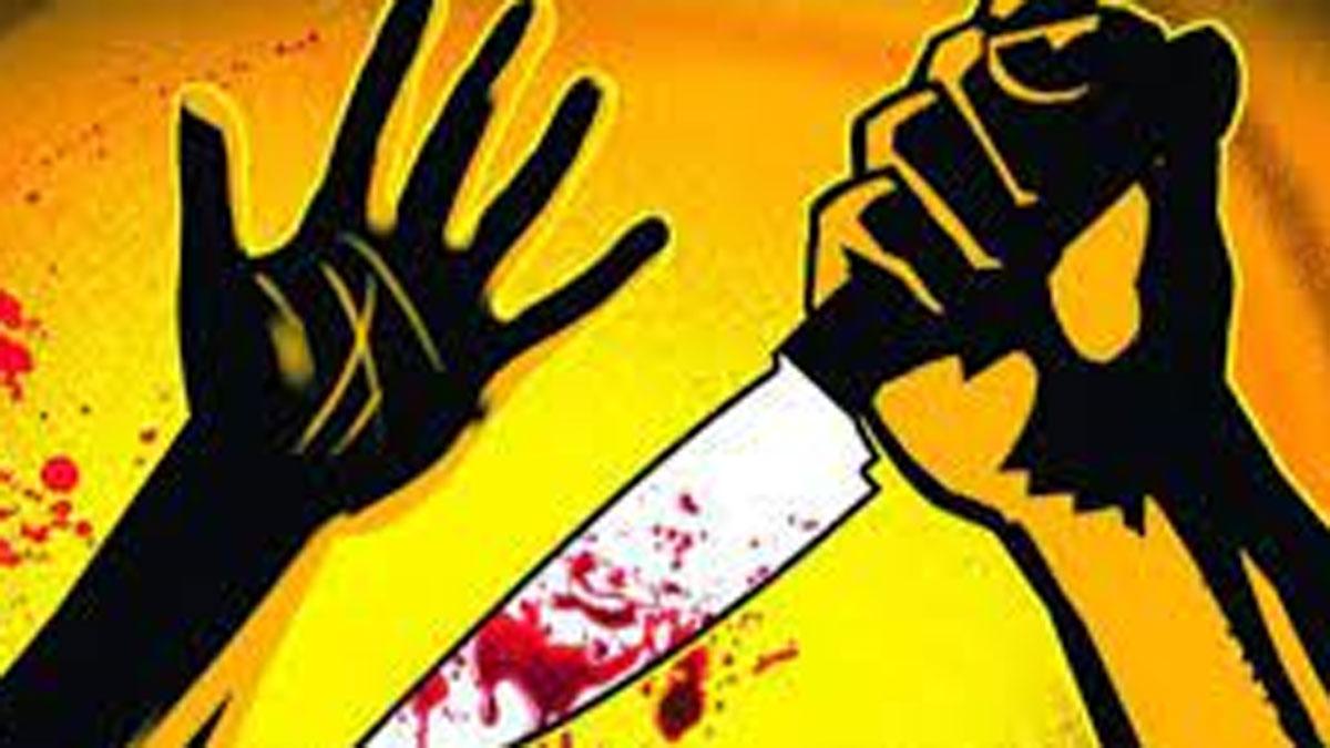 कचहरी में हत्या: दुकान में प्रेमी खिंचवा रहा था फोटो, तभी दो युवकों ने चाकुओं से गोदा… चीखती रह गई प्रेमिका