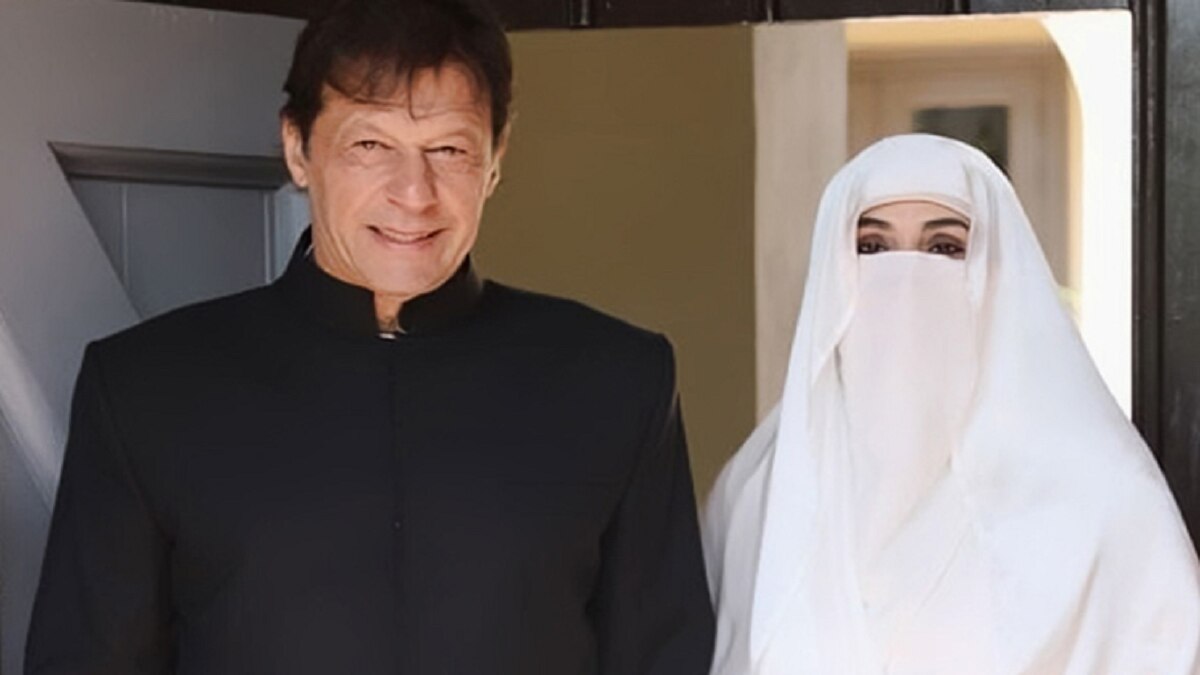 बुशरा बीबी इमरान खान की तीसरी पत्नी हैं