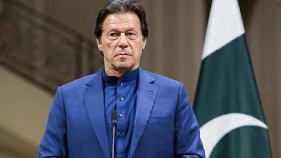 पाकिस्तान: इमरान खान के मंत्री बोले, PM की जान को है खतरा, बढ़ाई गई सुरक्षा - Pakistan Imran Khan minister fawad chaudhary said PM life is in danger increased security ntc - AajTak