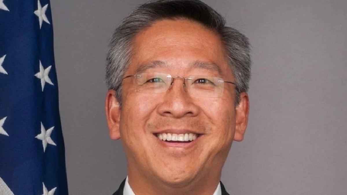 डोनाल्ड लू ने इमरान खान के आरोपों का जवाब दिया है (Photo- ANI)