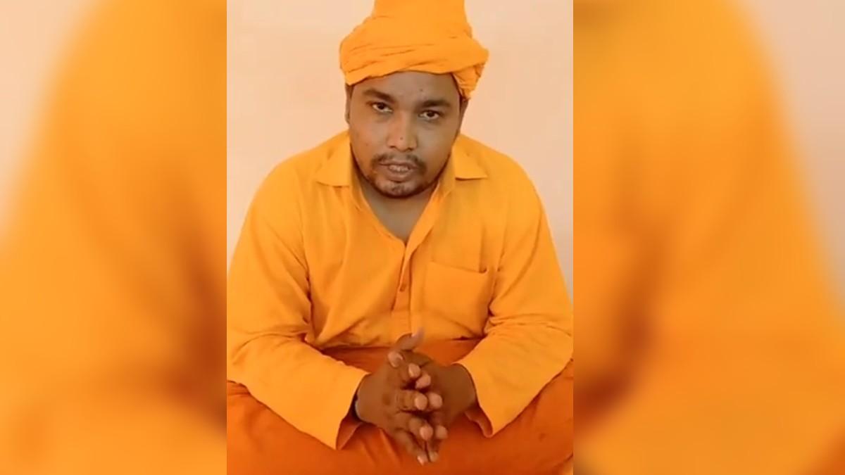 माफी मांगते महंत.