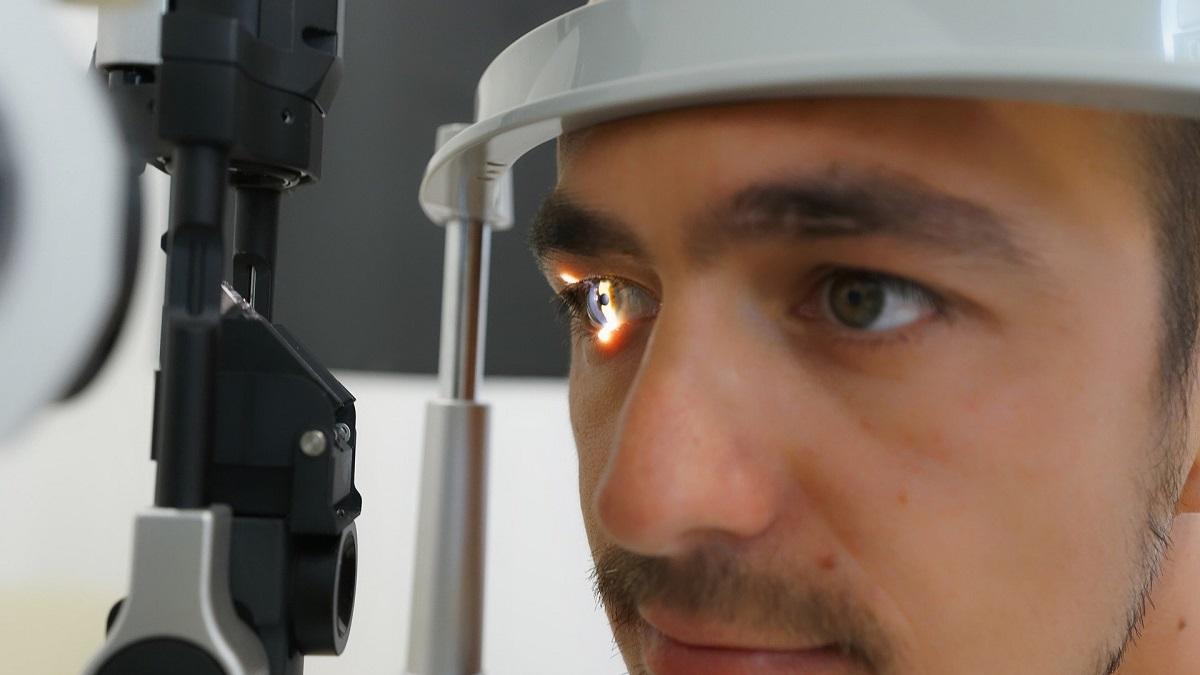 जब शख्‍स की आंख में घुस गए मक्‍खी के लार्वा (प्रतीकात्‍मक फोटो/ पिक्‍साबे )