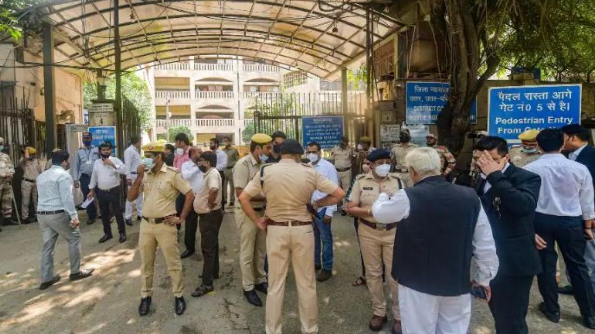 रोहिणी कोर्ट में फायरिंग की ये पहली घटना नहीं है