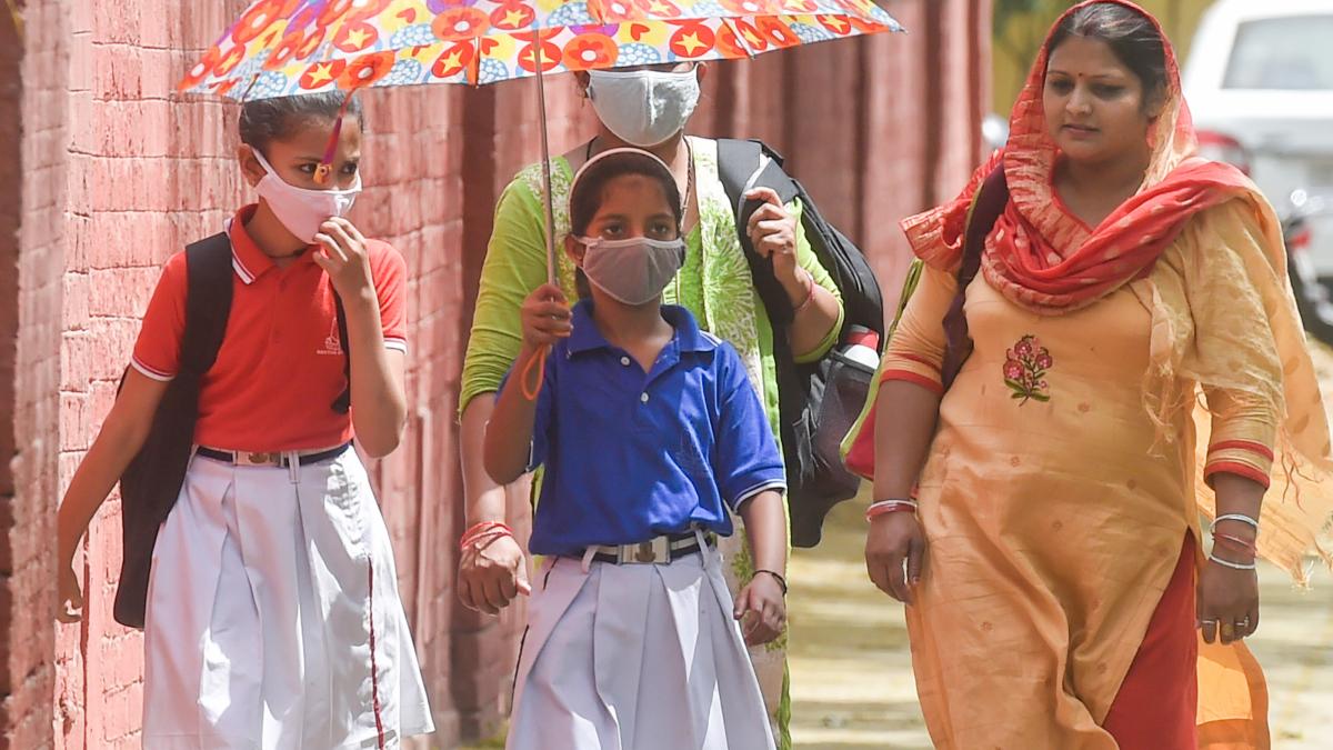 दिल्ली के स्कूलों में अभी ऑफलाइन क्लासेस ही जारी रहेंगी. (फाइल फोटो-PTI)