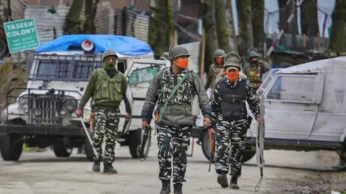 शोपियां में आतंकियों के साथ मुठभेड़ जारी (फाइल फोटो)