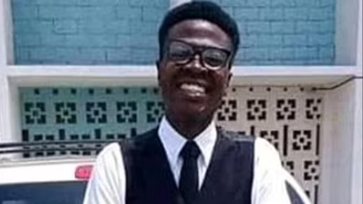 नाइजीरिया में 25 साल के सुले एम्‍ब्रोस नाम के स्‍टूडेंट की मौत हो गई (Facebook) 