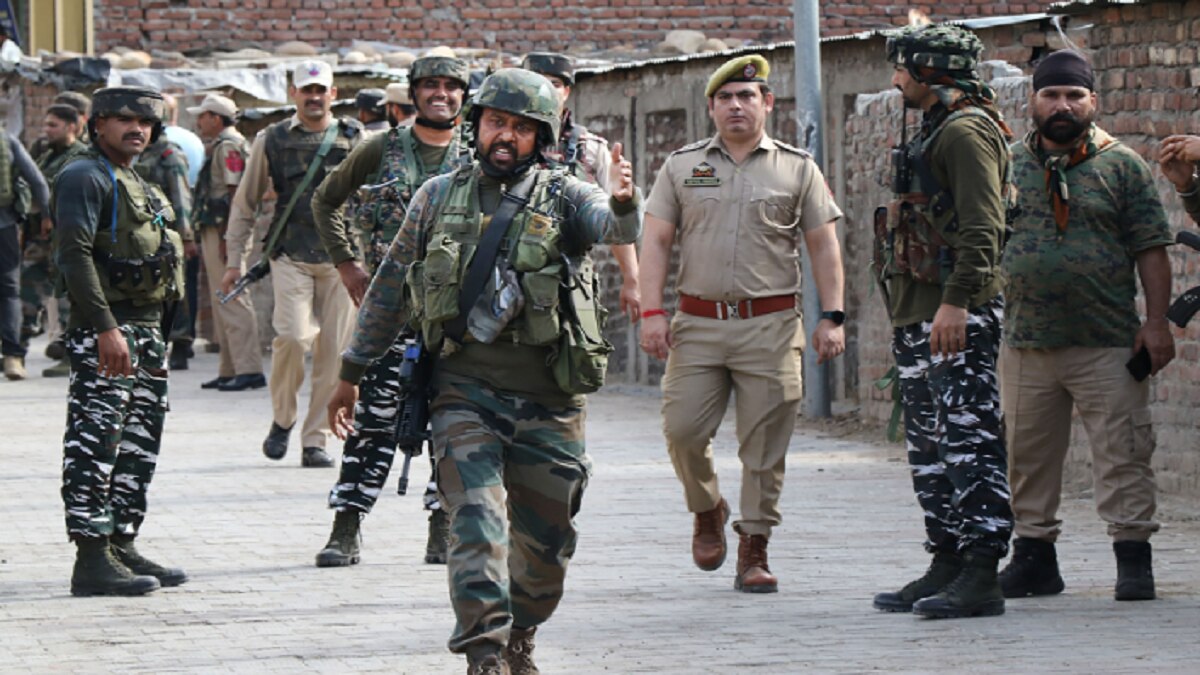 सुंजावां में सुरक्षा बलों ने दो आतंकियों को मार गिराया था