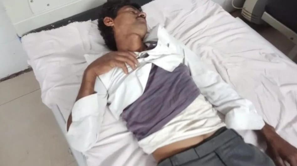 The condition of the youth deteriorated due to third degree torture in the police station.  (photo: Aajtak)