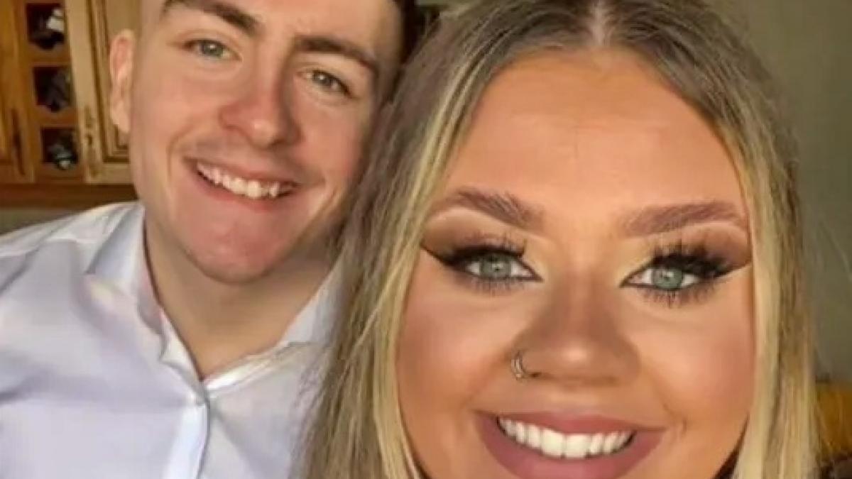 अपने बॉयफ्रेंड के साथ युवती (फोटो- टिकटॉक) 