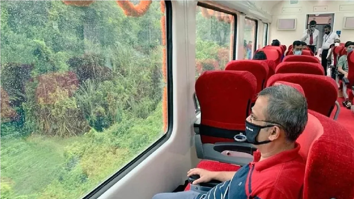 Vista Dome coach in Mumbai Central–Gandhinagar Capital Shatabdi Express