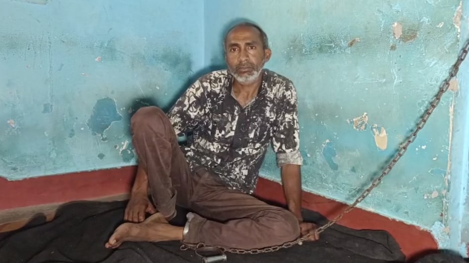 36 जिलों की पुलिस को जिसकी थी तलाश, वह हुआ गिरफ्तार... UP की महिलाएं थीं परेशान - Uttar Pradesh eve teaser arrested from kaushambi 113 Women Complain lclv - AajTak