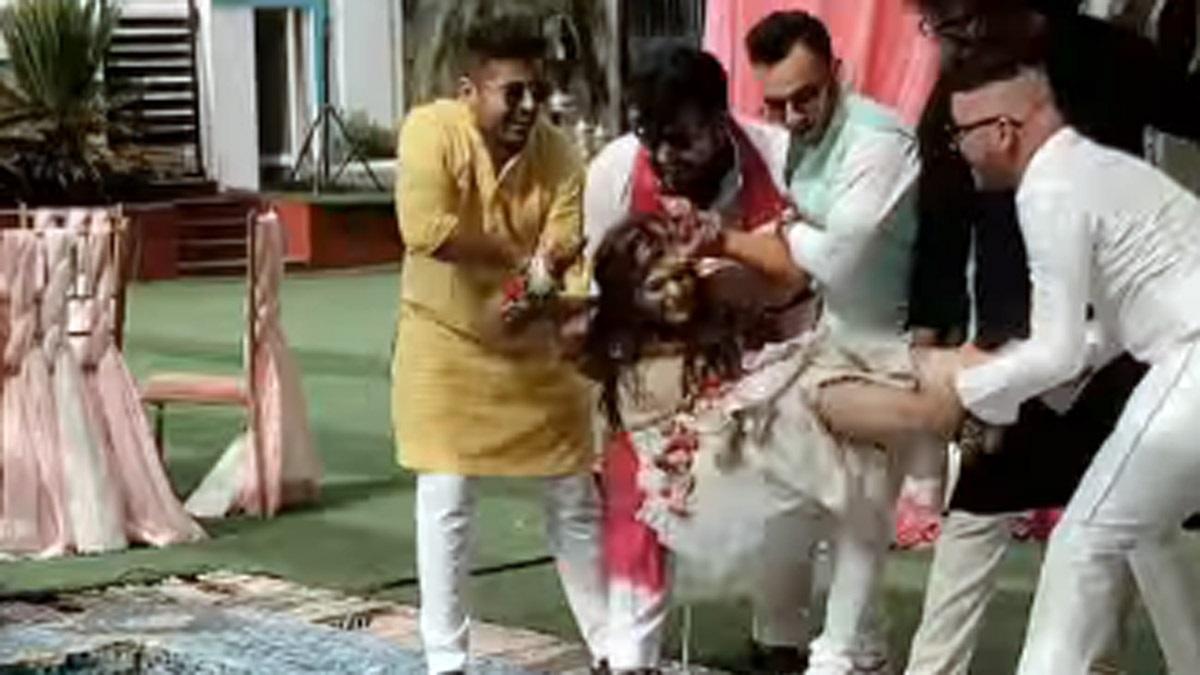 जब यूट्यूबर कृतिका खुराना को फेंका गया स्विमिंग पूल में (Instagram)  