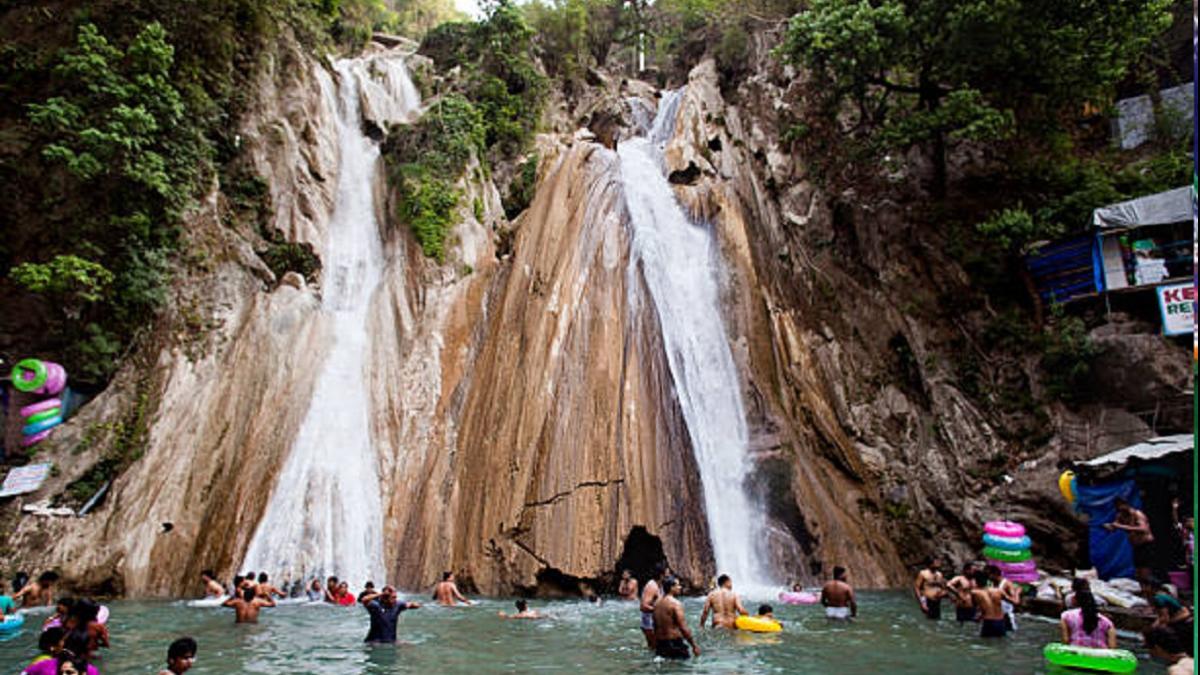 भीषण गर्मी से बचना है तो घूम आएं ये 7 हिल स्टेशन, दिल्ली-NCR से सिर्फ 5 घंटे दूर (Photo: Getty Images)