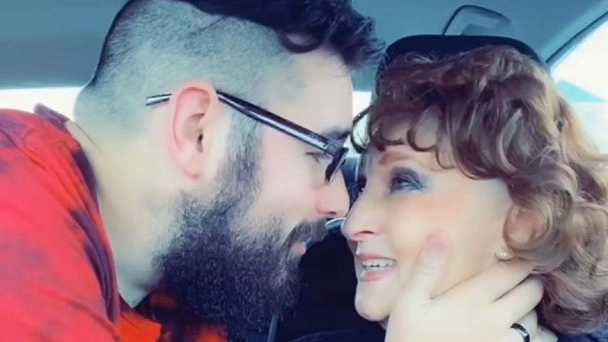 77 की पत्नी-23 का पति, वेडिंग एनिवर्सरी पर बताया कैसी चल रही लव लाइफ!