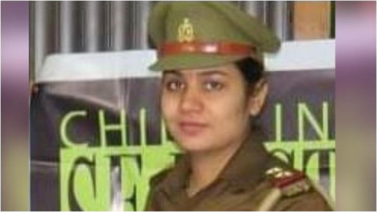 मेरठ में महिला थाना प्रभारी मोनिका जिंदल.