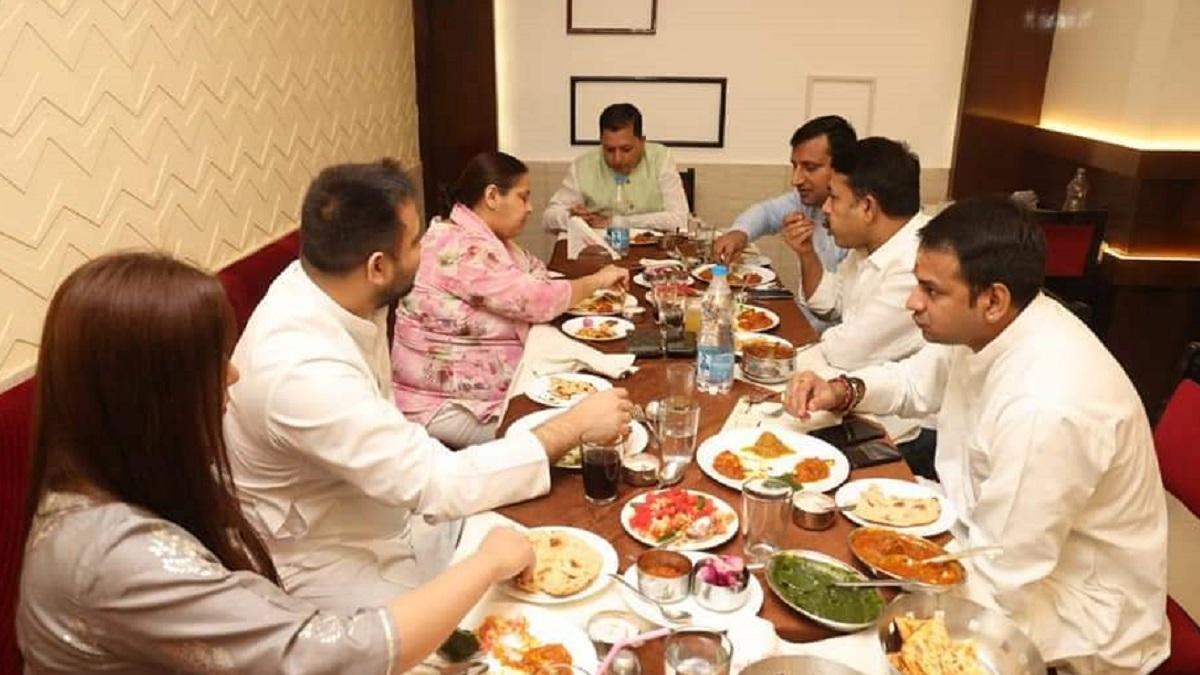 पटना में तेजस्वी यादव ने दी पार्टी 