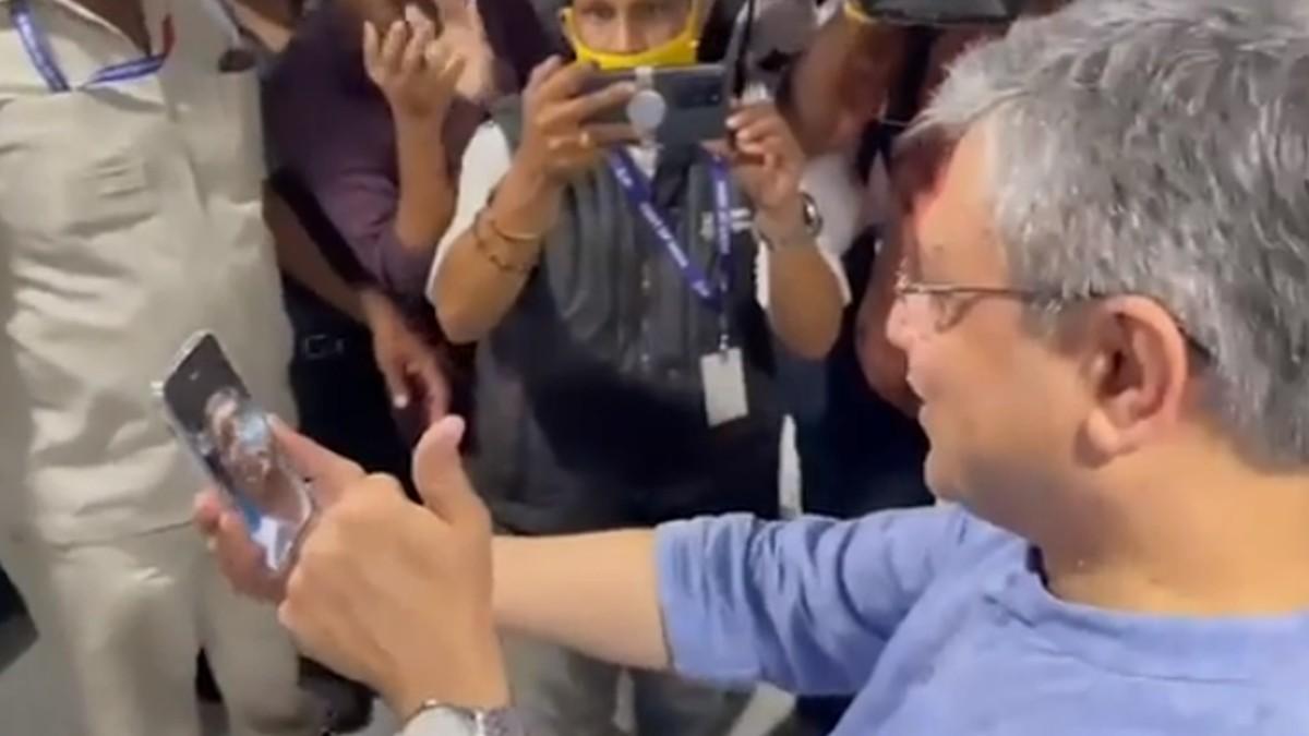 5G कॉल के सफल परीक्षण के दौरान अश्विनी वैष्णव.