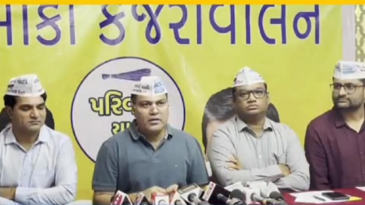 AAP की गुजरात ईकाई ने कहा कि परिवर्तन यात्रा के जरिए हम भाजपा सरकार की नाकामियां सामने लाएंगे.