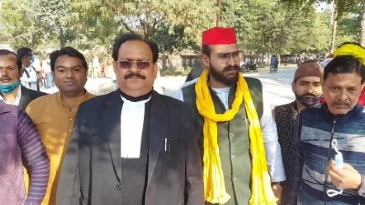 अब्बास अंसारी और उनके वकील दरोगा सिंह