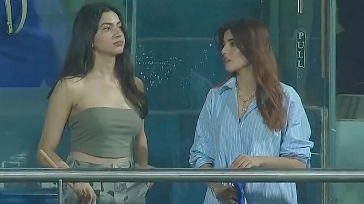 कशिका कपूर, अदिति हुंडिया (@IPL)