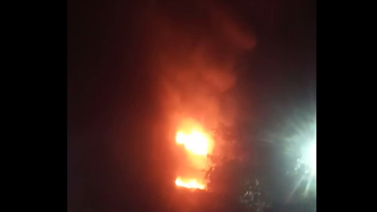 मुंडका के बाद नरेला की चप्पल फैक्ट्री में लगी भीषण आग