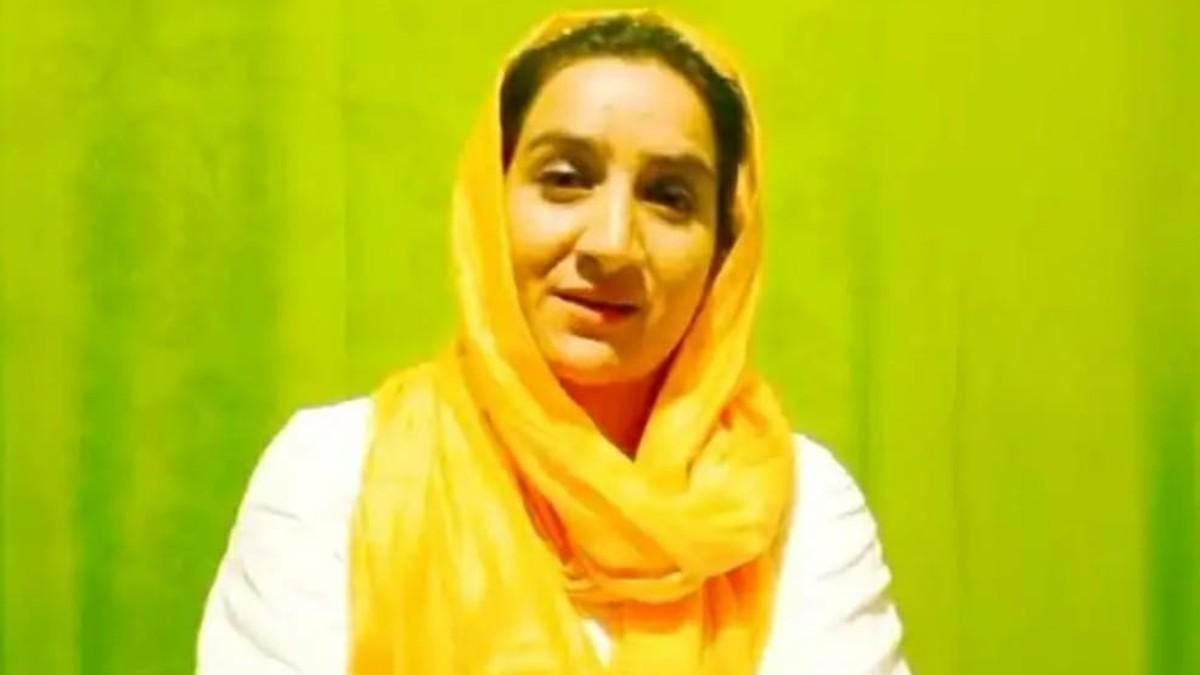 कश्मीर में लगातार दूसरे दिन हैवानियत, अब TV एक्ट्रेस को गोली मारी, साथ में खड़े 10 साल के भतीजे पर भी फायरिंग