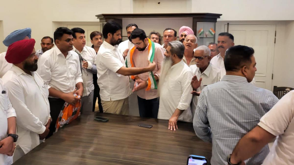 अमरिंदर सिंह राजा वड़िंग ने अंगद सिंह को कांग्रेस में शामिल कराया