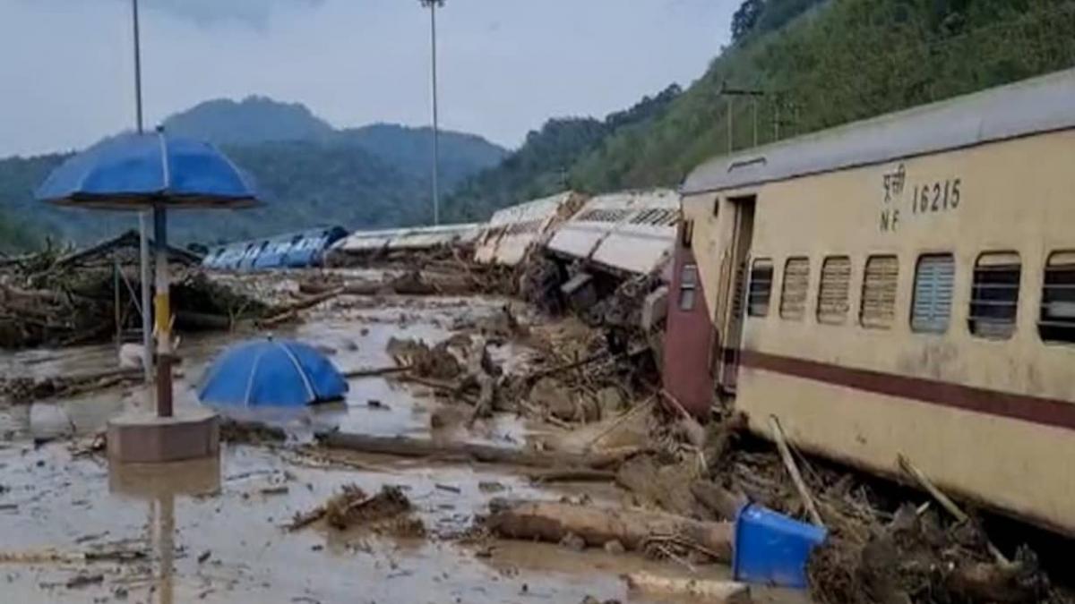 बाढ़ से हालात भयावह