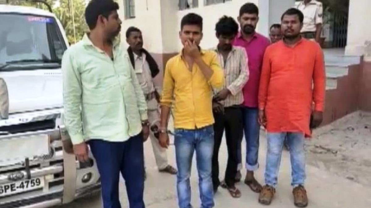 पुलिस के हत्थे चढ़े चार शराब तस्कर