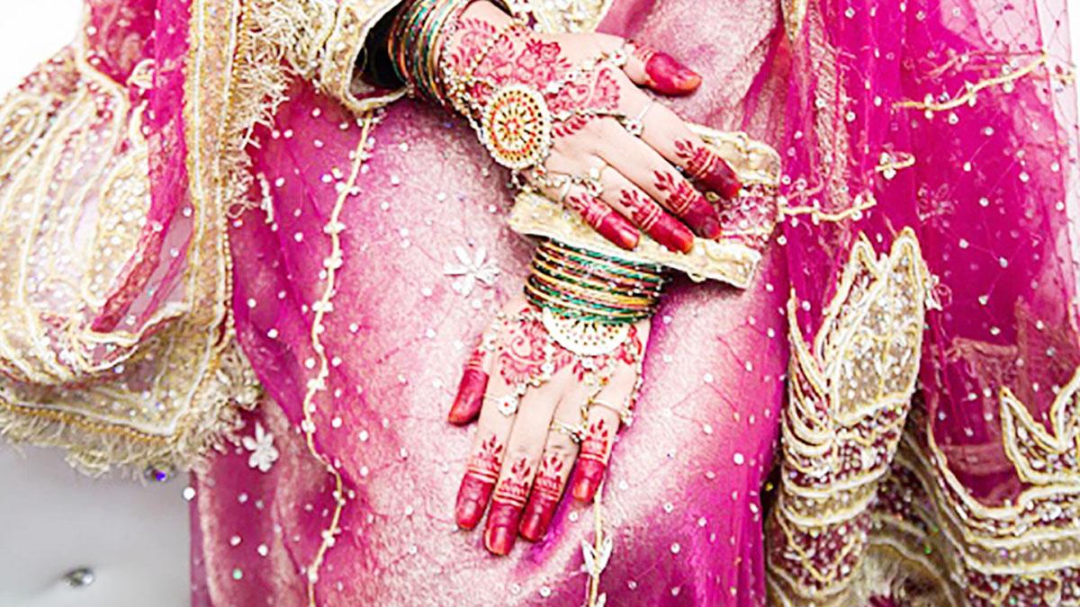 UP: हाथों में मेहंदी लगाए दुल्हन कर रही थी बारात आने का इंतजार, दूल्हे के पिता ने कर डाली ये डिमांड