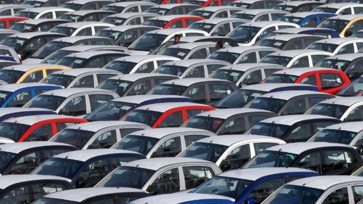 छोटी कारों की बिक्री में भारी गिरावट