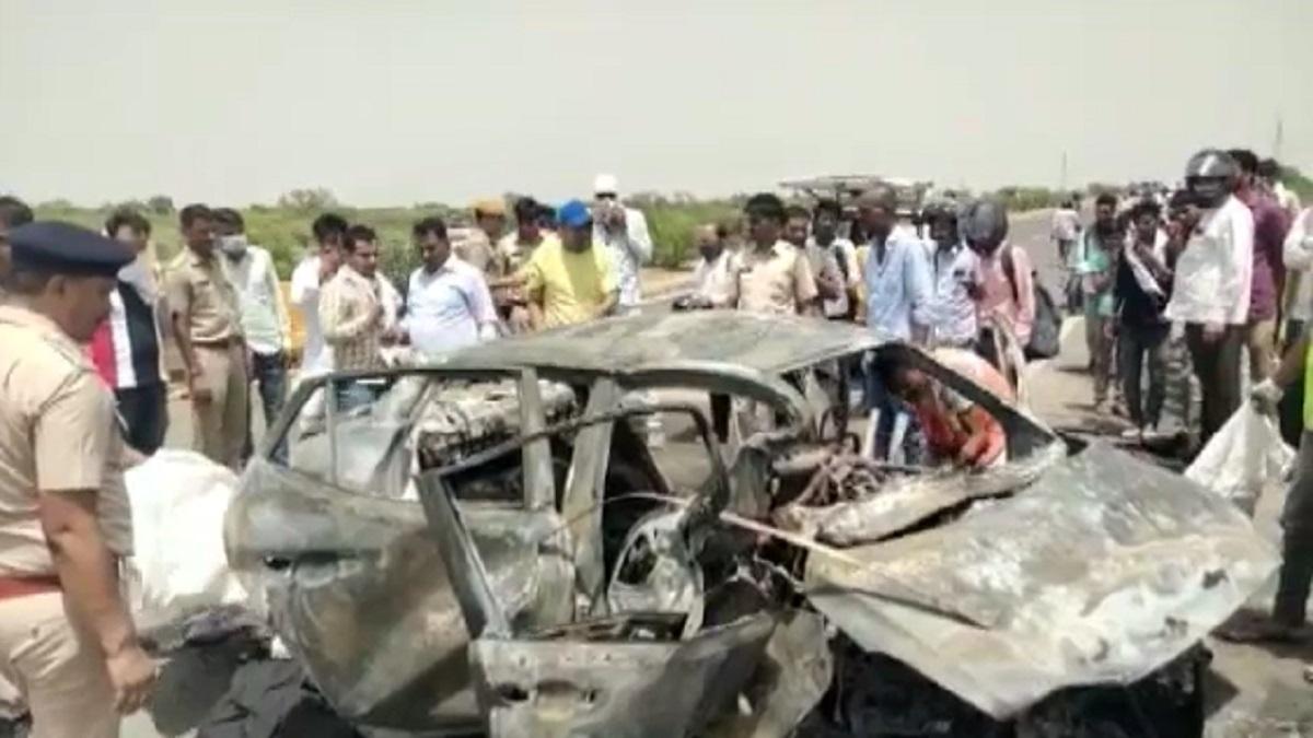 कार में लगी आग, जिंदा जले 2 लोग