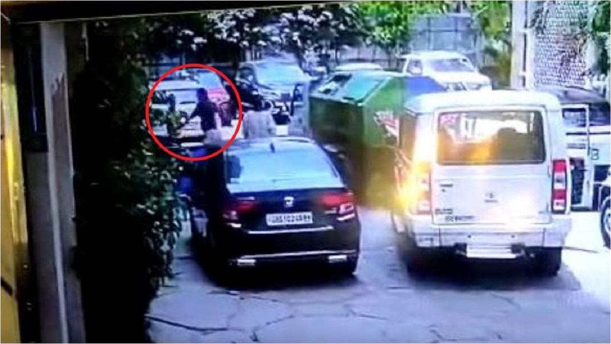 सीसीटीवी में कैद हुई मारपीट की पूरी घटना.