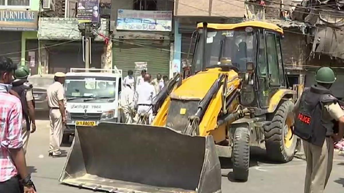 20 अप्रैल को जहांगीरपुरी में एमसीडी ने अतिक्रमण के खिलाफ कार्रवाई की थी. 