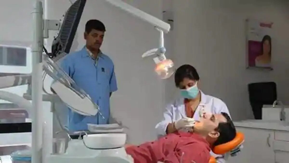 Dental Surgeon Cadre: दिल्ली सरकार ने डेंटल सर्जन्स कैडर के गठन को दी मंजूरी, डॉक्टरों को होंगे ये फायदे