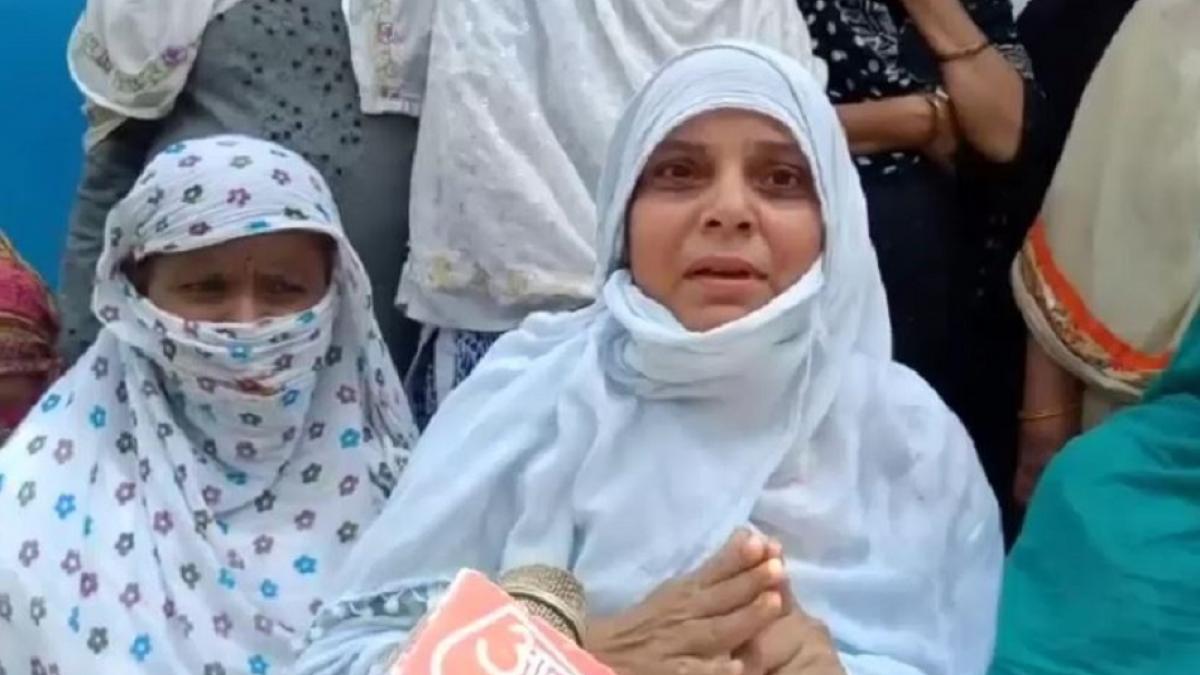 पानी की मांग को लेकर प्रदर्शन