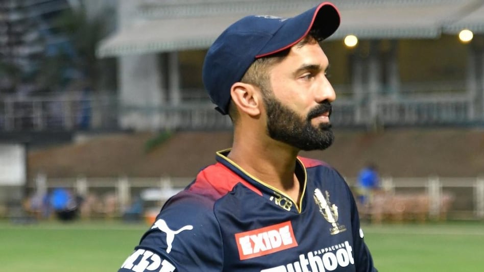 Dinesh Karthik Story: कितनी सच है सोशल मीडिया पर घूम रही दिनेश कार्तिक की कहानी? - dinesh karthik real story fact check viral story about struggle ipl 2022 tspo - AajTak