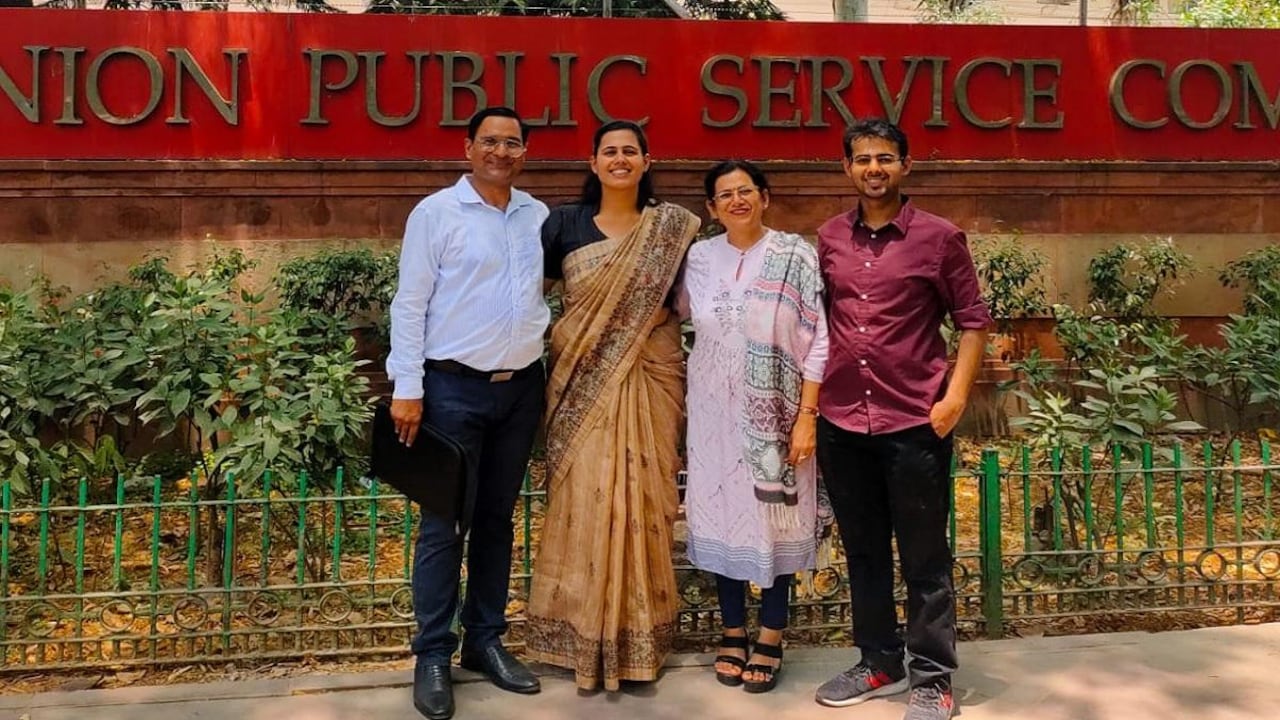 Gamini Singla UPSC Topper: चंडीगढ़ से कंम्यूटर साइंस ग्रेजुएट हैं AIR 3 टॉपर गामिनी सिंगला - UPSC Topper Gamini Singla Computer Science Graduate AIR 3 Rank UPSC CSE Final Result 2021 - AajTak