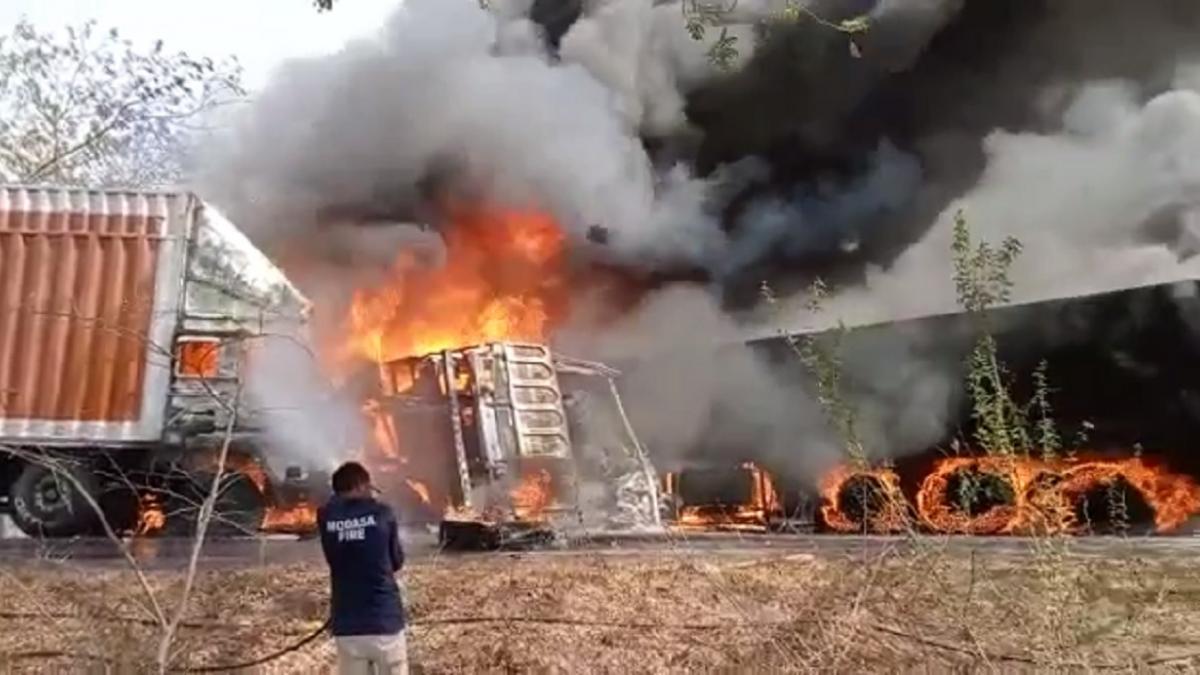 यह हादसा गुजरात के अरावली में जिले में हुआ है.