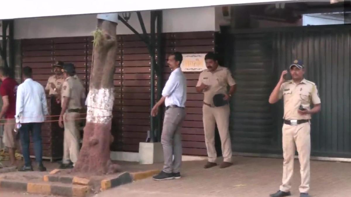 राज ठाकरे के घर की सुरक्षा बढ़ाई गई. 