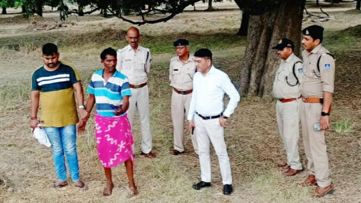 घटनास्थल पर हत्या की जांच करते एसपी नवनीत भसीन