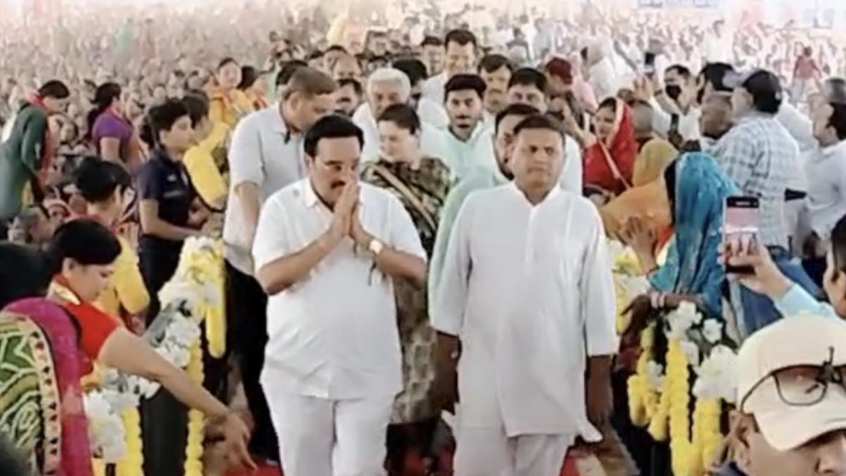 गुजरात बीजेपी अध्यक्ष सीआर पाटिल के साथ पाटीदार नेता नरेश पटेल