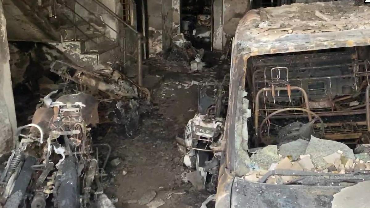 इंदौर में आग से जला सामान.