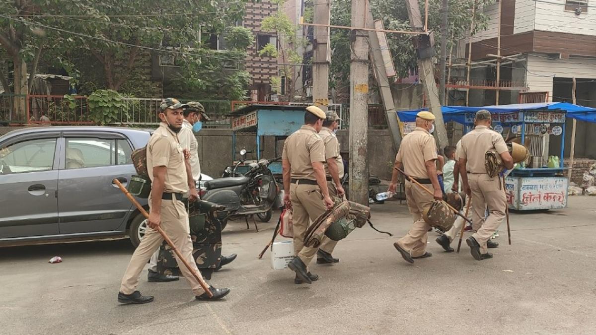 Delhi: कड़ी सुरक्षा के बीच जहांगीरपुरी में मनी ईद, लोग बोले- अब वो खुशी नहीं है...