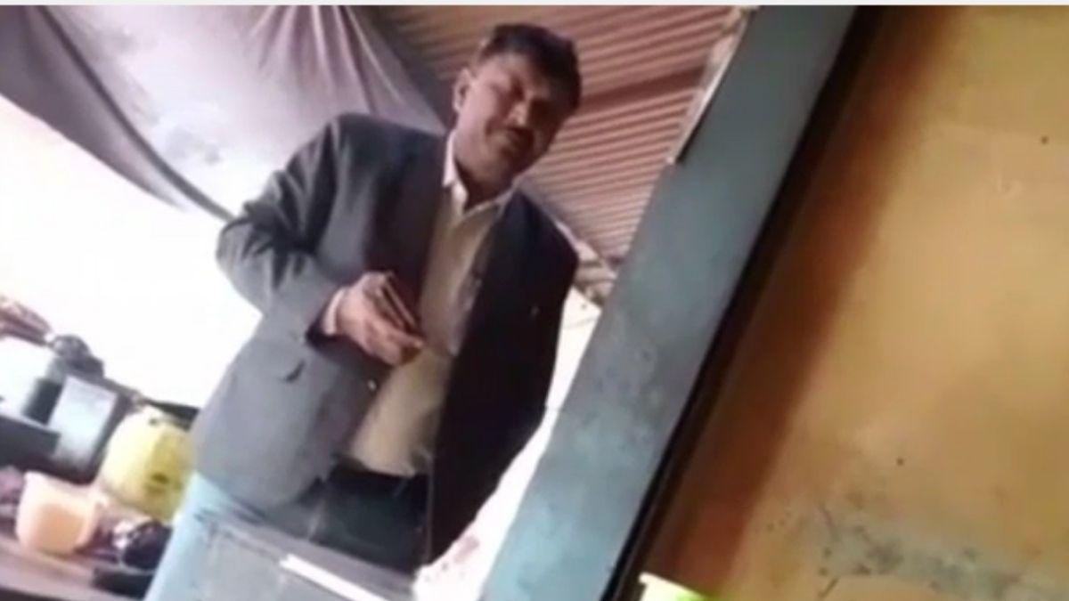 लेखपाल को FIR के बाद निलंबित किया गया. (Photo: Video Grab)