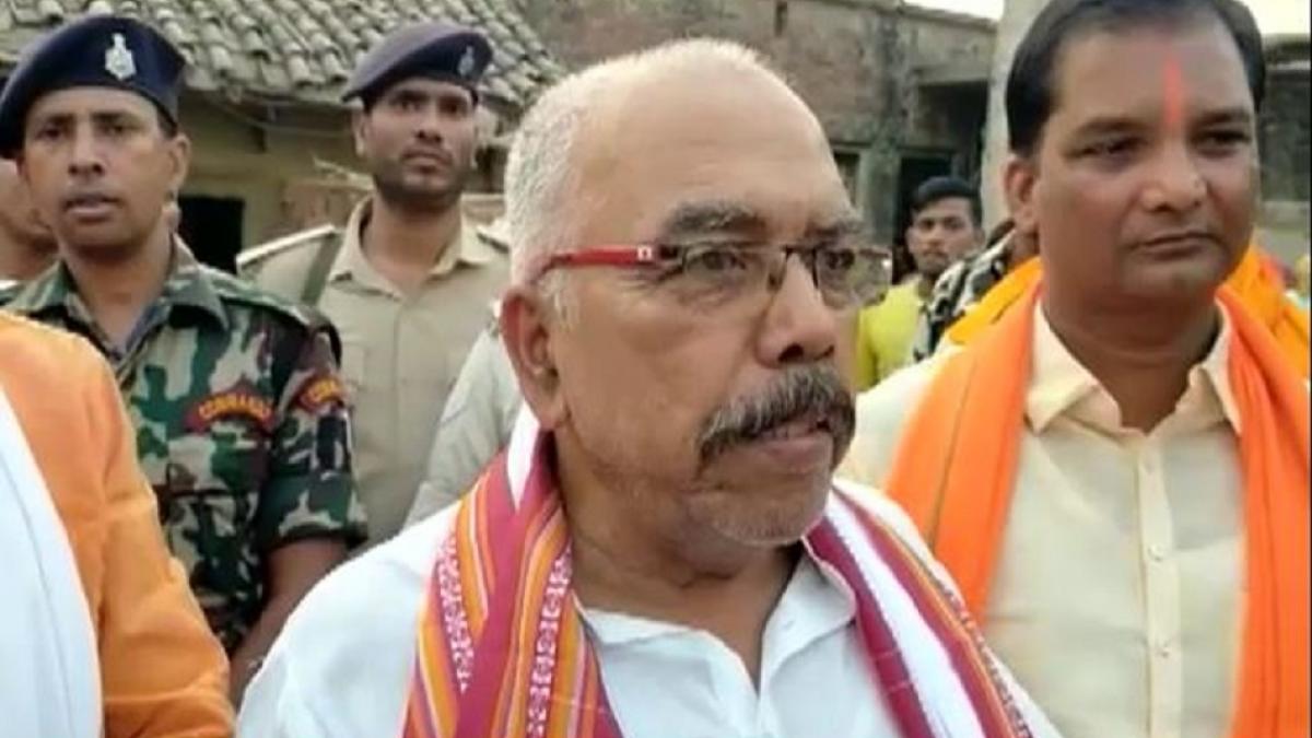 पीएचईडी मंत्री रामप्रीत पासवान ने दी नौकरी से डिसमिस करने की चेतावनी