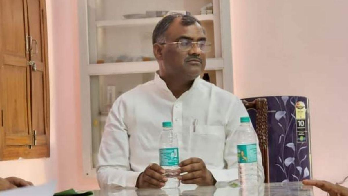 योगी सरकार के मंत्री गिरीश चंद्र यादव.