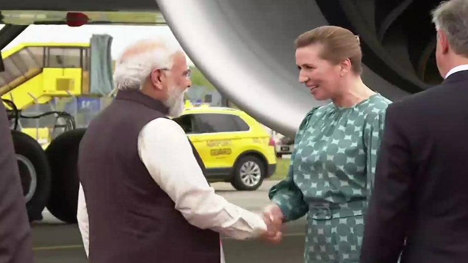 PM Modi in Europe LIVE: PM मोदी कोपेनहेगेन पहुंचे, चार नॉर्डिक देशों के राष्ट्राध्यक्षों से होगी मुलाकात - PM Narendra Modi europe tour updates denmark Copenhagen India Nordic Summit NTC ...