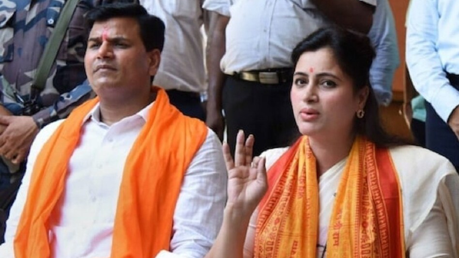 नवनीत राणा और रवि राणा की जमानत होगी खारिज? मुंबई पुलिस की शिकायत के बाद कोर्ट ने भेजा नोटिस - Navneet Rana Ravi Rana got Mumbai Sessions Court notice over Non Bailable